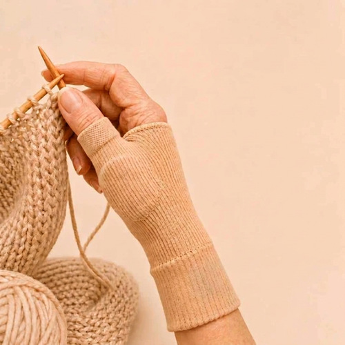Knitting Thumb Stabiliser
